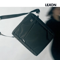 Laptop compartment shoulder bag