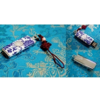 Blue and white porcelain USB drive